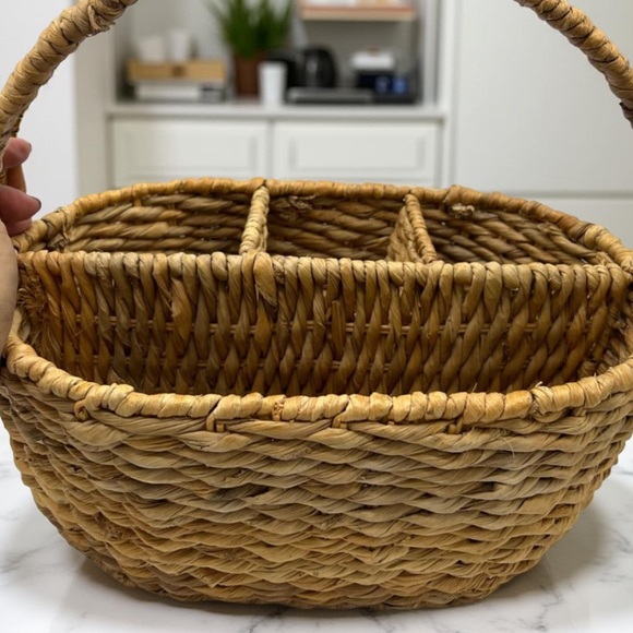 Whicker caddy plates & silverware or as a plant holder or school supplies - Picture 8 of 10